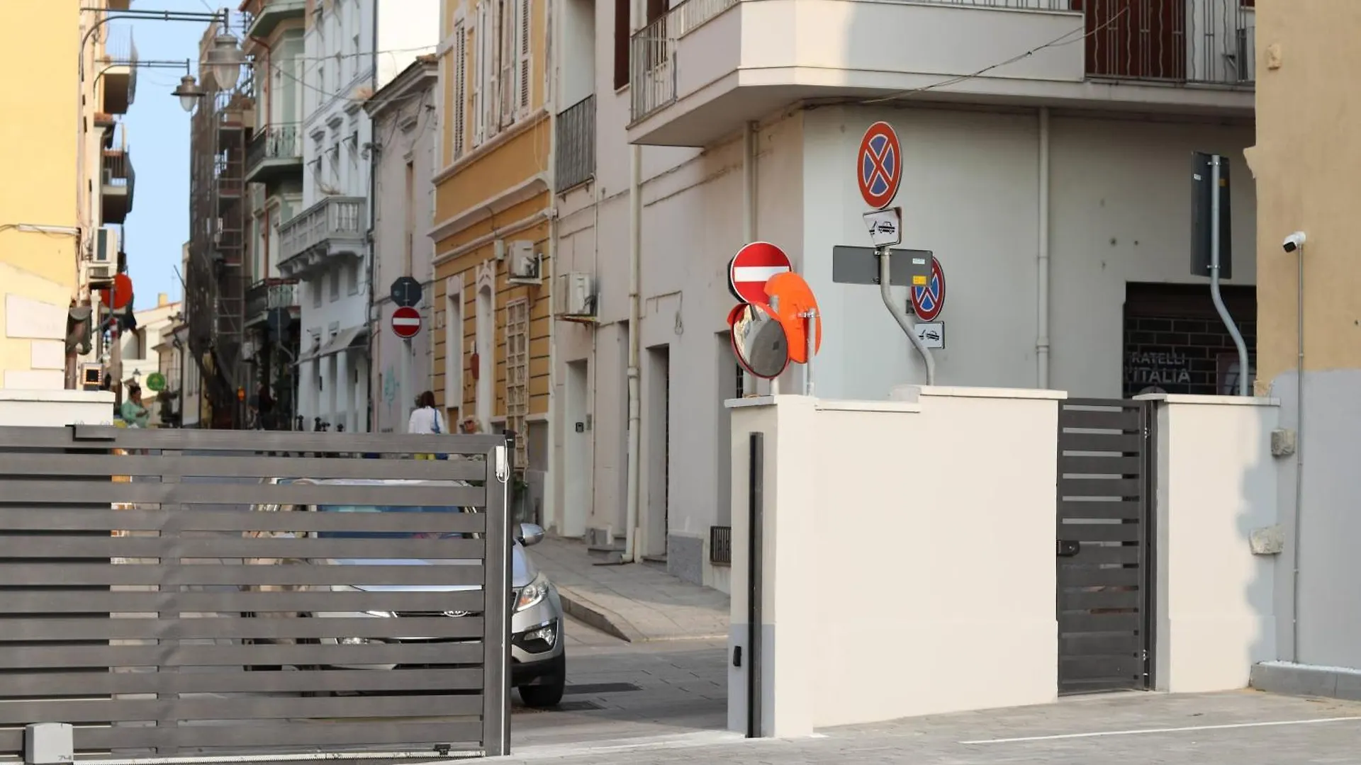 Completely Renovated 2Br Spacious & Stylish Town House-Amazing أولبيا إيطاليا