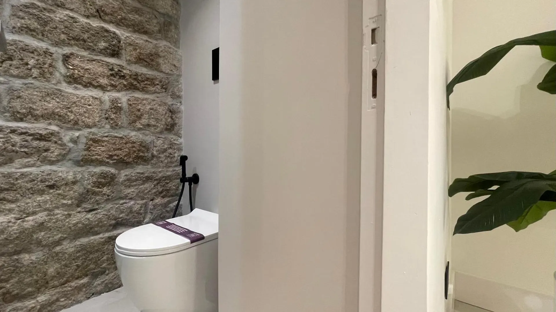 Completely Renovated 2Br Spacious & Stylish Town House-Amazing Olbia Apartment