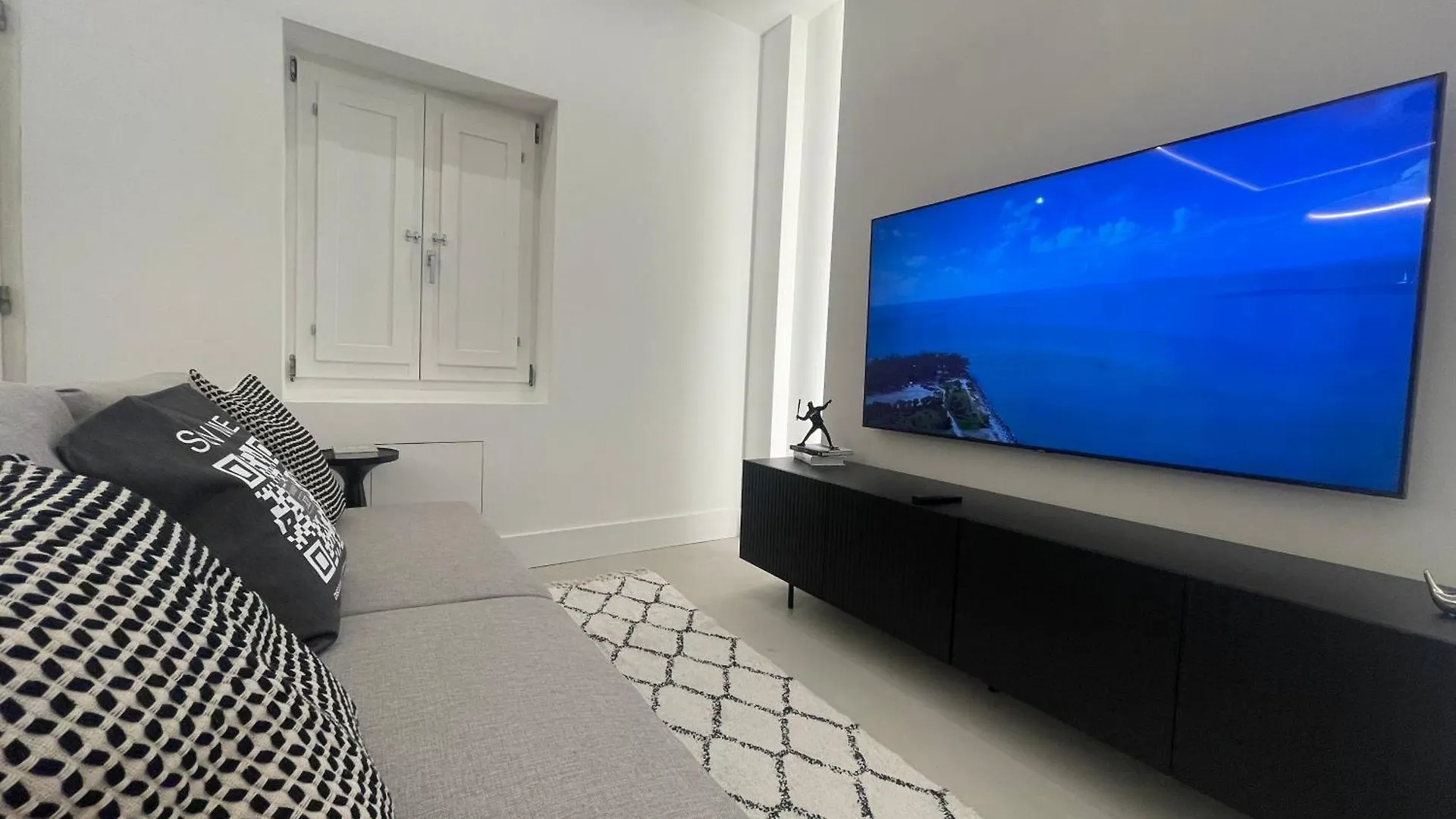 Completely Renovated 2Br Spacious & Stylish Town House-Amazing Olbia