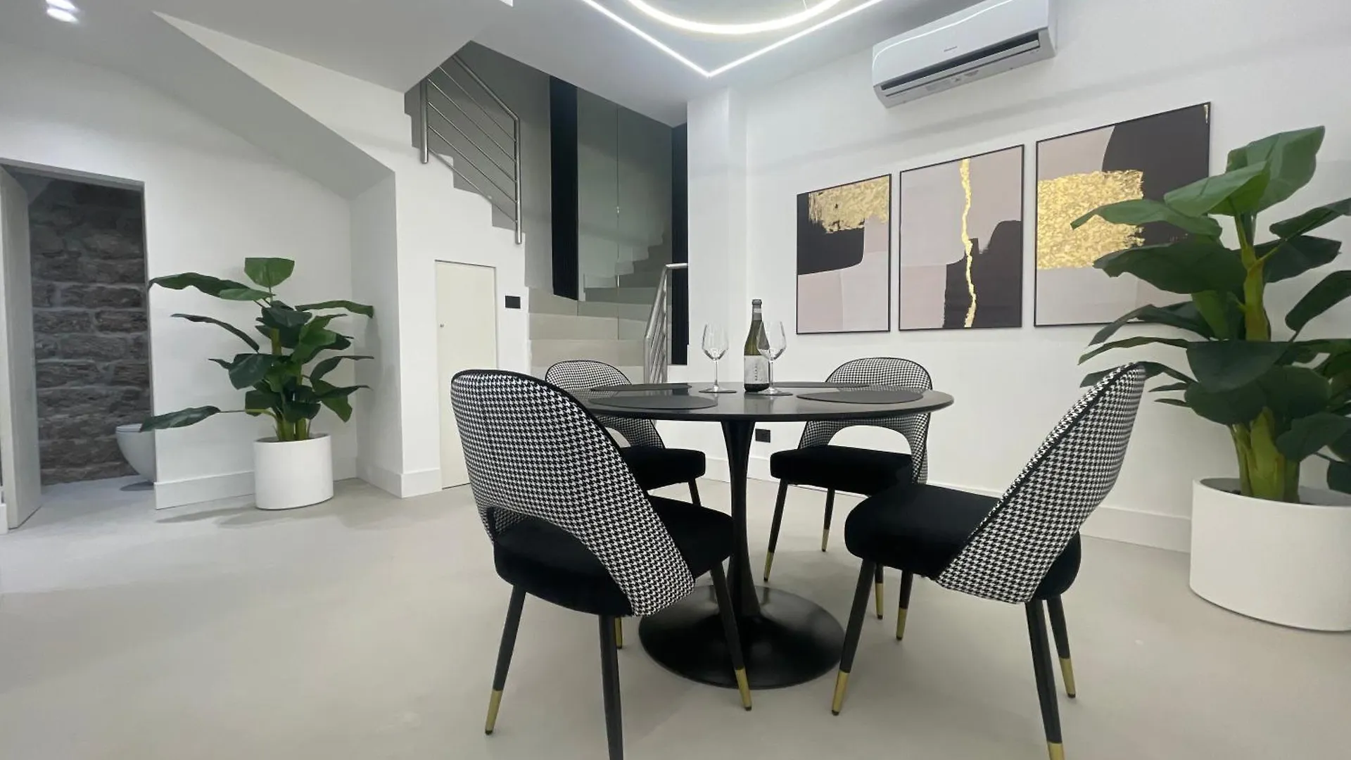 Completely Renovated 2Br Spacious & Stylish Town House-Amazing أولبيا 0*,  إيطاليا