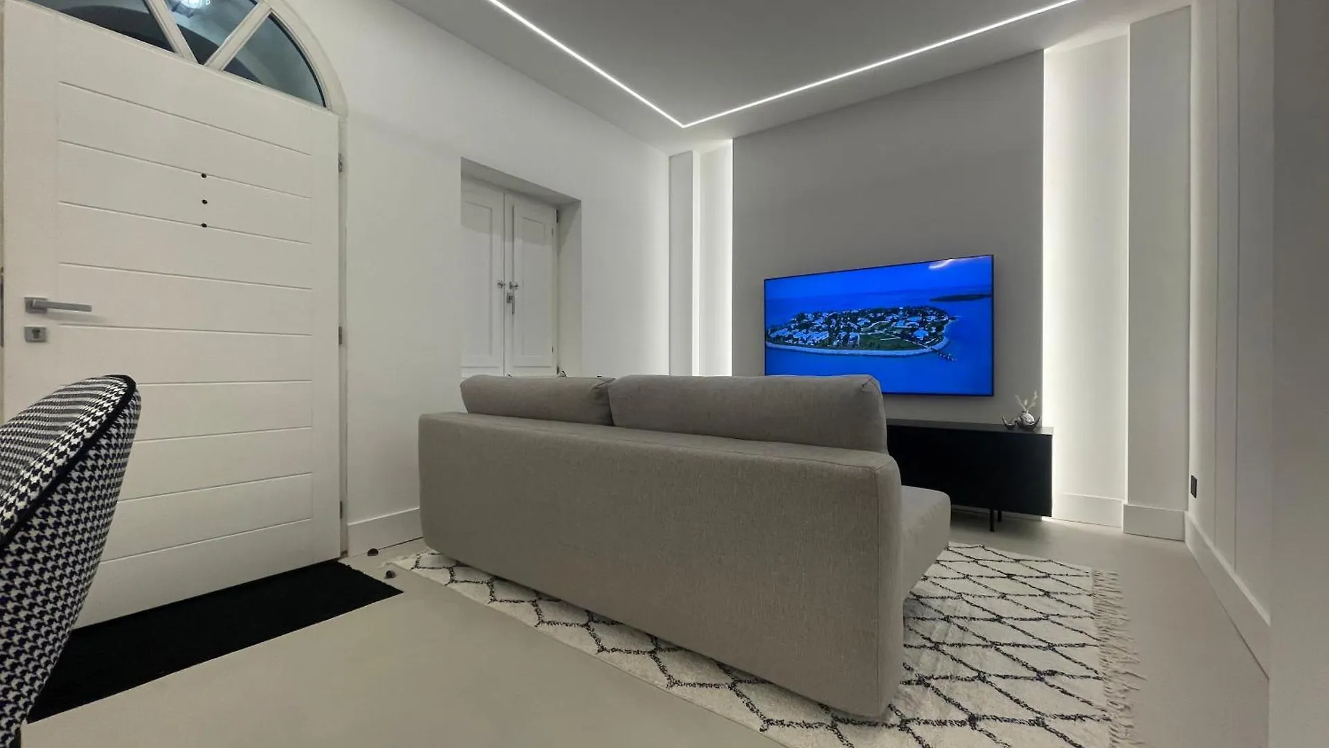 Completely Renovated 2Br Spacious & Stylish Town House-Amazing Olbia Italy